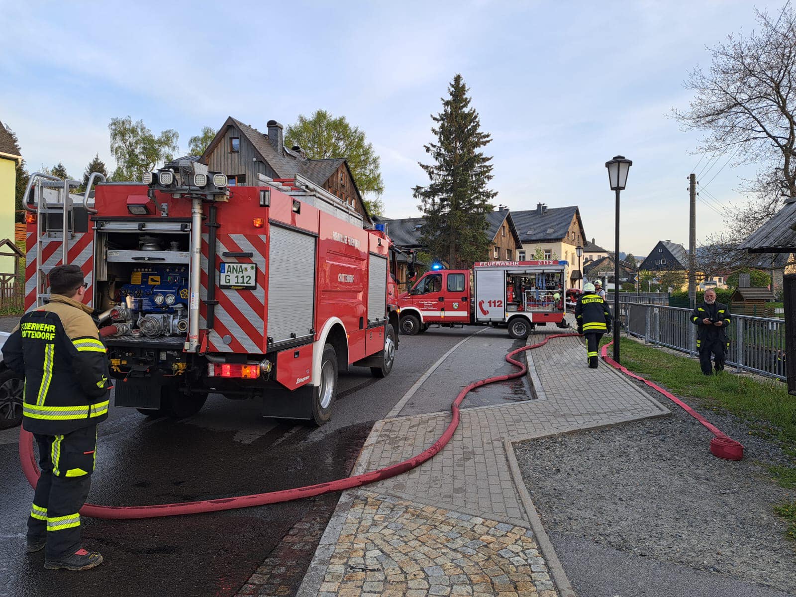 Mehr über den Artikel erfahren Brand klein – Neudorf – Brand Holzstapel