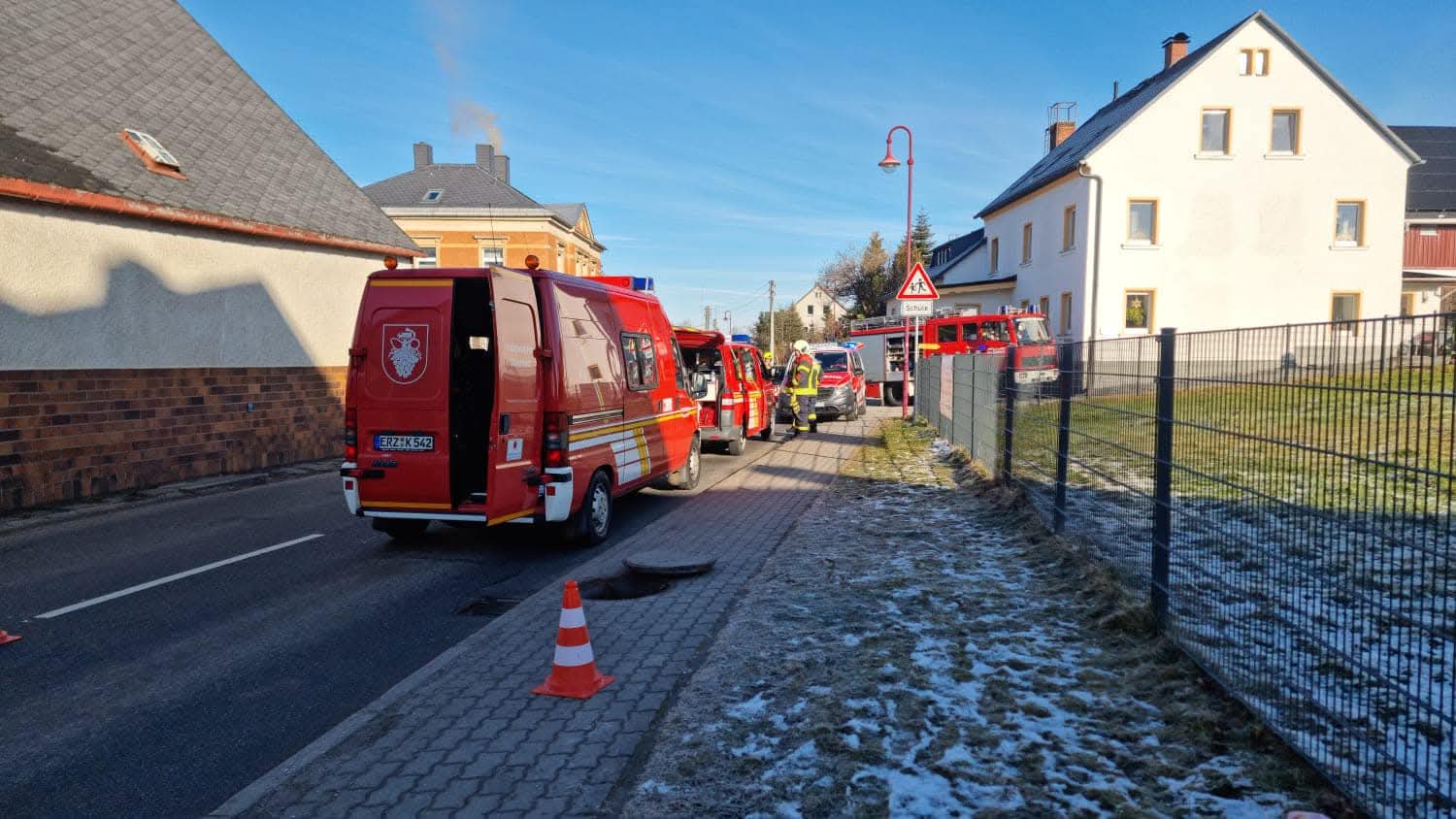 Mehr über den Artikel erfahren ABC klein – Crottendorf – unbekannte Flüssigkeit in Gewässer/Geruchsbelästigung in Wohnung