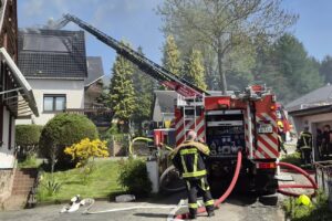 Mehr über den Artikel erfahren Brand Groß – Neudorf – Dachstuhlbrand