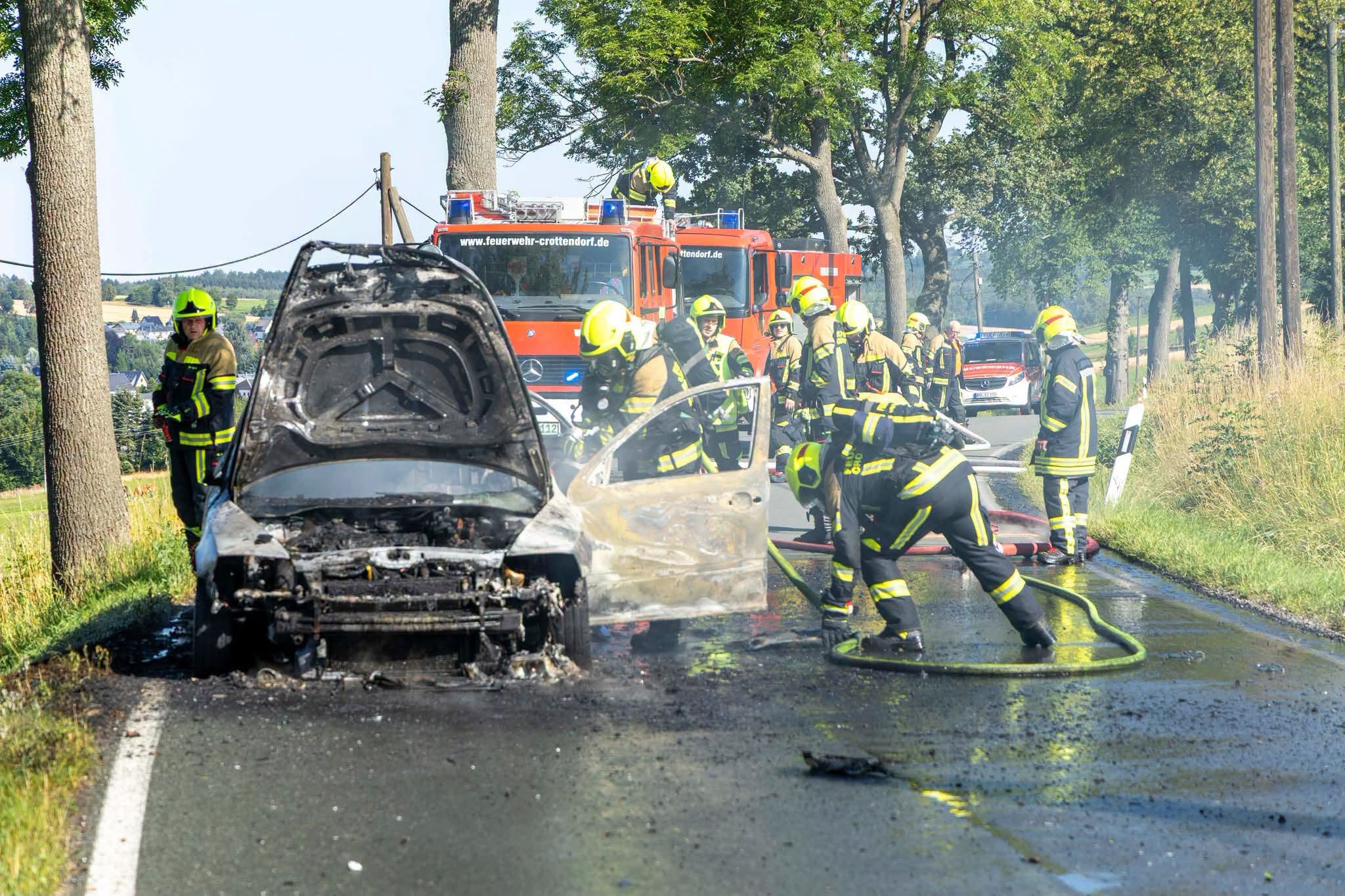 Mehr über den Artikel erfahren Brand Klein – Crottendorf – PKW Brand