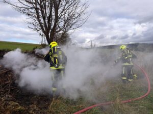 Mehr über den Artikel erfahren Brand Klein – Crottendorf – brennender Misthaufen